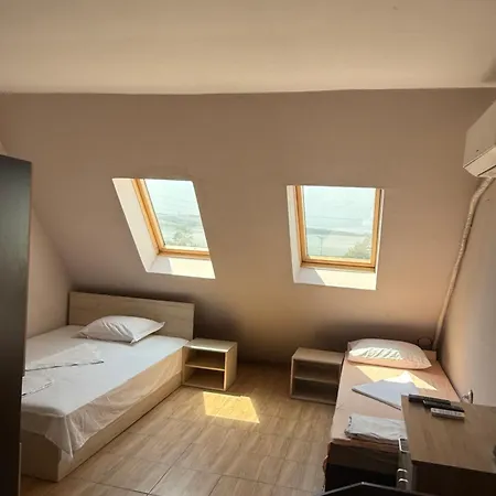 елка * בורגאס